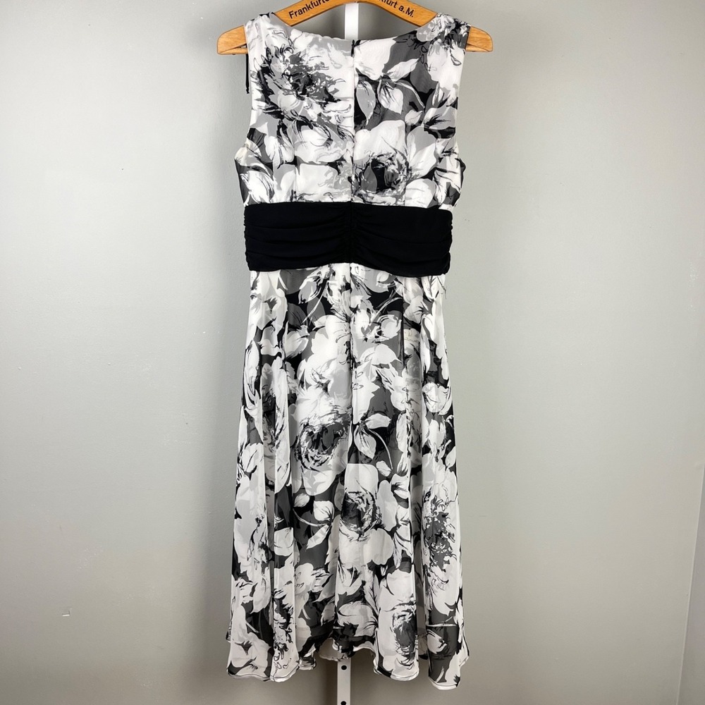 Dressbarn Fit & Flare Dress Womens 10‎ Black White Floral Sleeveless Y2K - Picture 7 of 8
